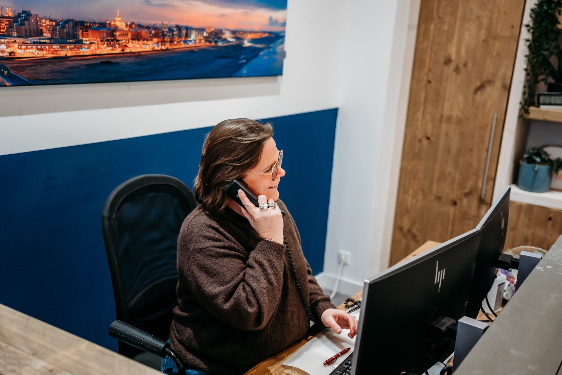 Onze assistente is telefonisch bereikbaar bij Femme Verloskundigen Den Haag